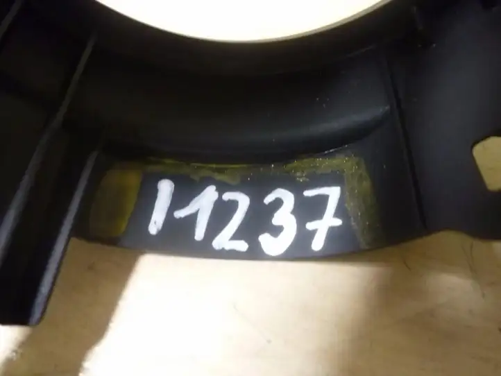 Toyota Yaris (2014 - 2019) 864510D030 Отделка магнитолы — фото 3
