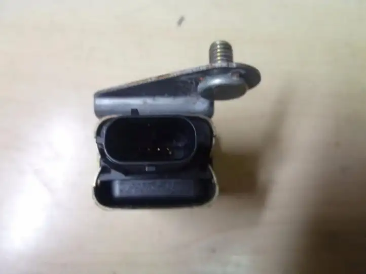 Toyota Corolla E120 E130 (2000 - 2004) 8983013020 Датчик удара SRS — фото 2