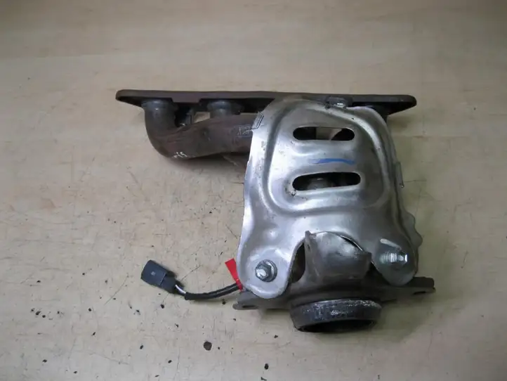 Toyota Auris 150 (2006 - 2012) Выпускной коллектор — фото 1