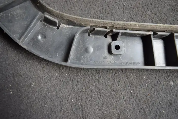 Volvo V50 (2004 - 2008) 30763018 Кронштейн переднего бампера — фото 1