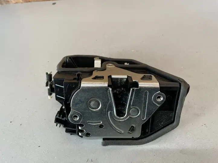 BMW 3 F30 F35 F31 (2012 - 2018) 7202148 Замок задней двери — фото 1