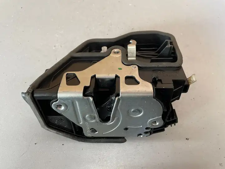 BMW 3 F30 F35 F31 (2012 - 2018) 7202147 Замок задней двери — фото 2
