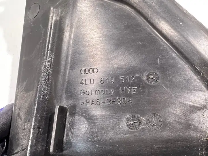 Audi Q7 4L (2005 - 2009) Прочие детали моторного отсека — фото 3