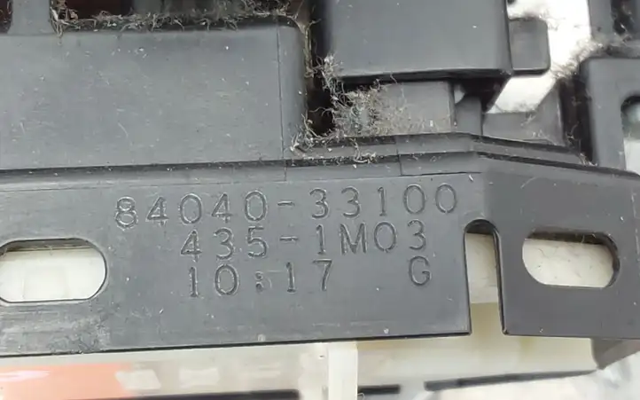 Toyota Prius (XW30) (2009 - 2015) 8404033100 Блок кнопок стеклоподъемников — фото 2