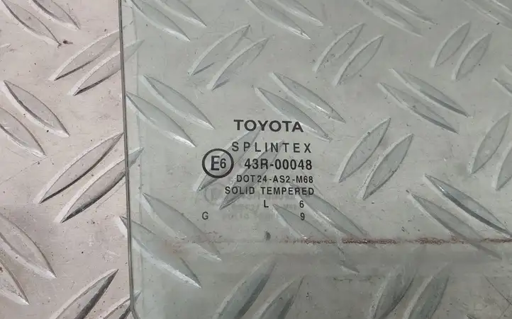 Toyota Corolla E120 E130 (2004 - 2007) Стекло задней двери — фото 3