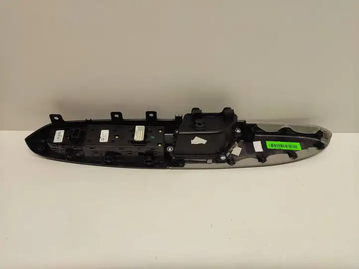 Kia Sportage (2014 - 2016) R8F0221 Блок кнопок стеклоподъемников — фото 3