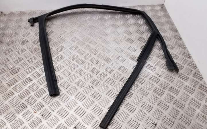 Audi Q5 (2008 - 2012)  8R0839440 Уплотнительная резина на задних дверях