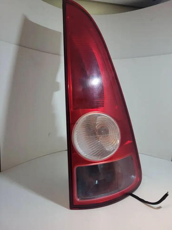 Renault Espace - Grand espace IV (2004 - 2014) 8200027152 Задний фонарь в кузове — фото 3