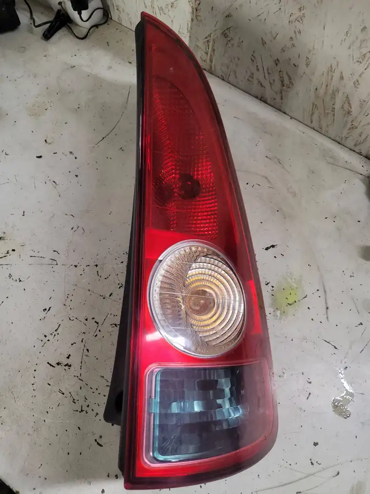 Renault Espace - Grand espace IV (2004 - 2014) 8200027152 Задний фонарь в кузове — фото 1