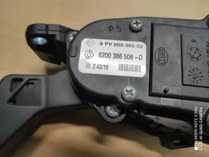 Dacia Duster (2010 - 2017) 8200386506 Педаль акселератора — фото 2