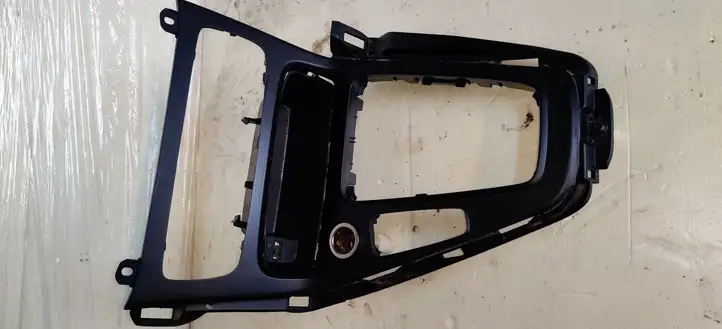Ford Focus (2015 - 2019) F1EBA044H83A Другая деталь консоли (туннеля) — фото 1