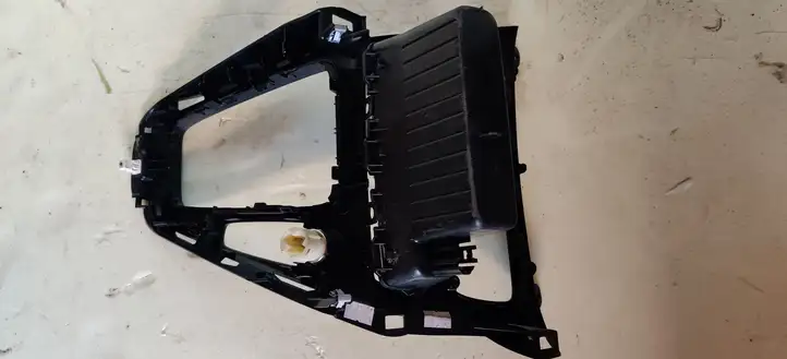 Ford Focus (2015 - 2019) F1EBA044H83A Другая деталь консоли (туннеля) — фото 2