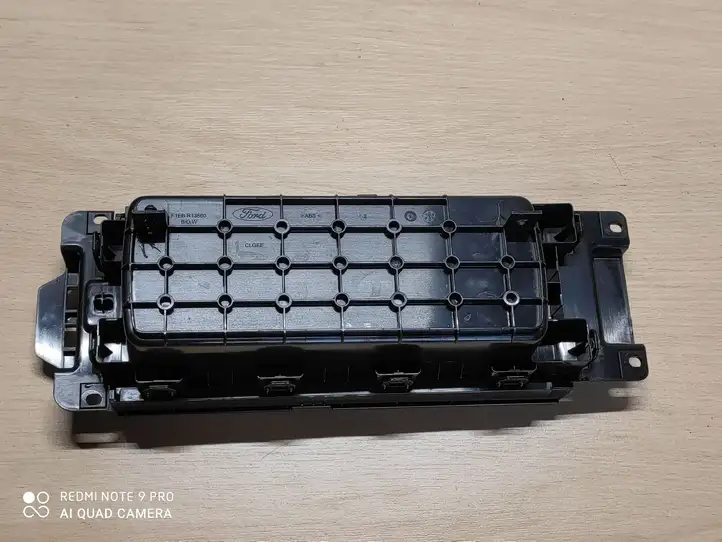 Ford Focus (2015 - 2019) F1EBR13560 Другая деталь консоли (туннеля) — фото 7