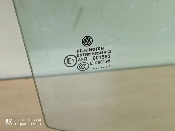 Volkswagen Touran II (2010 - 2016) Стекло передней двери — фото 2