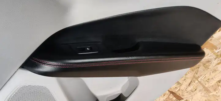 Jeep Compass (2017 - ) FC00AAR93216 Обшивка задней двери — фото 2