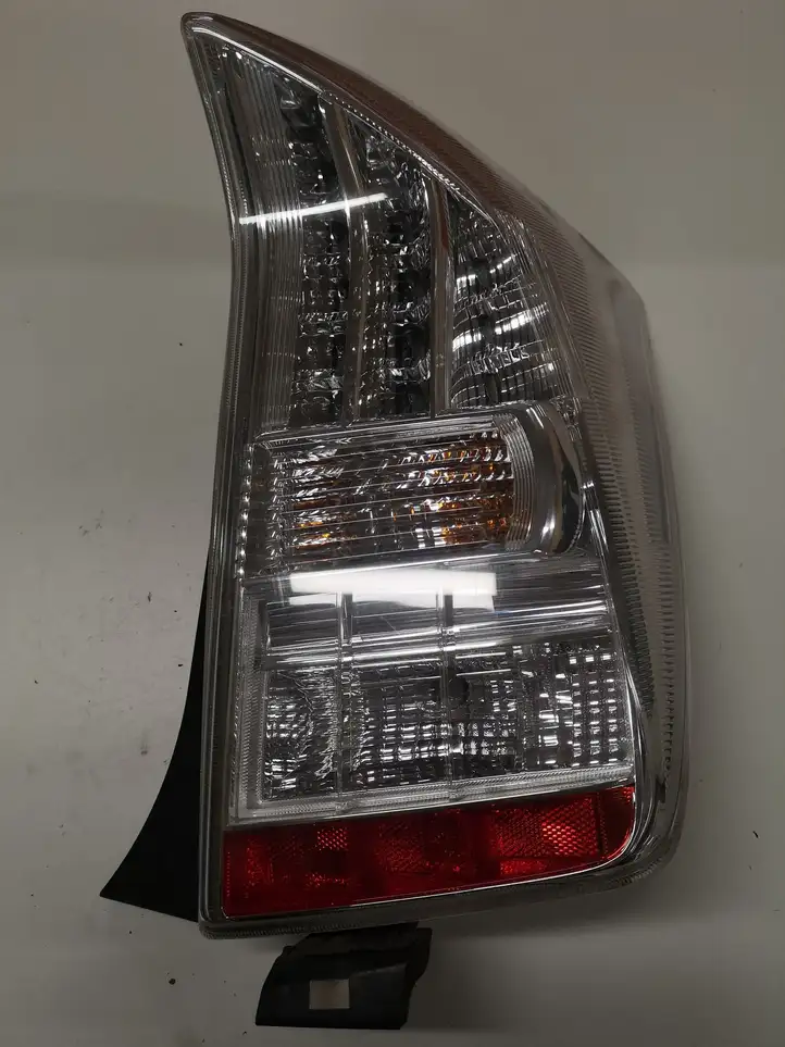 Toyota Prius (XW30) (2009 - 2015) STANLEYP8007 Задний фонарь в кузове — фото 1