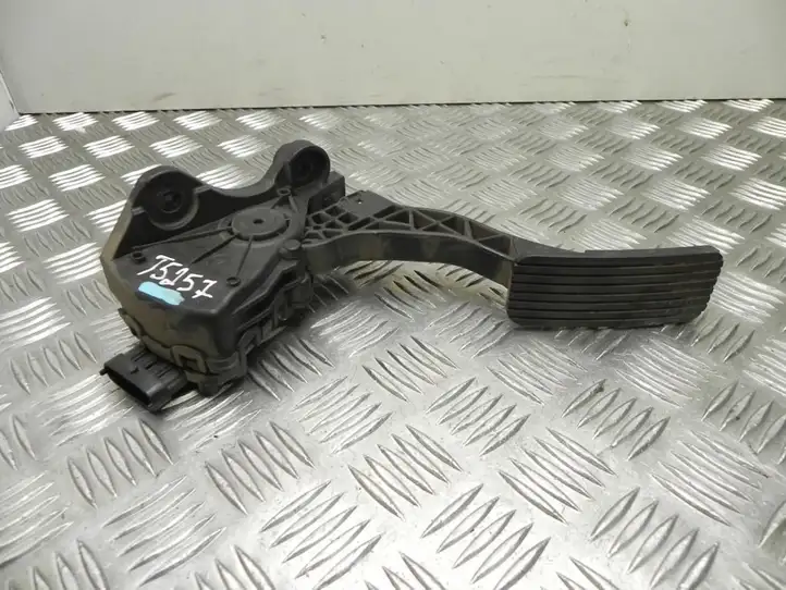 Kia Ceed (2010 - 2012) 327002R300 Педаль акселератора — фото 1