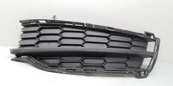Skoda Karoq (2017 - ) 57A807368 Нижняя решетка переднего бампера — фото 1