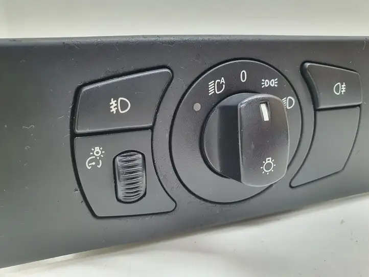 BMW 5 E60 E61 (2004 - 2010) 6953735 Включатель фонарей — фото 3