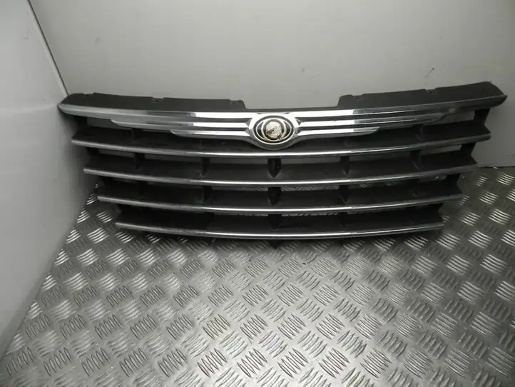 Chrysler Voyager (2004 - 2007) 04857804AB Передняя решетка — фото 1