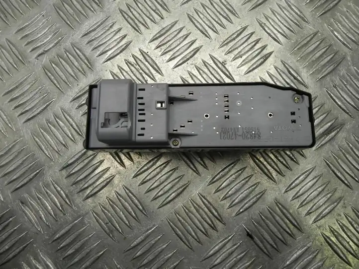 Toyota Prius (XW20) (2003 - 2009) 8482047021 Блок кнопок стеклоподъемников — фото 2