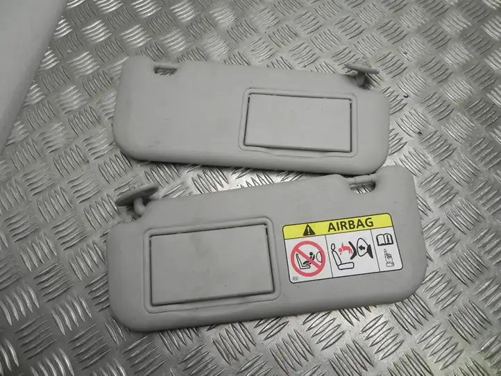 Toyota Yaris (2012 - 2014) Солнцезащитный козырек — фото 1