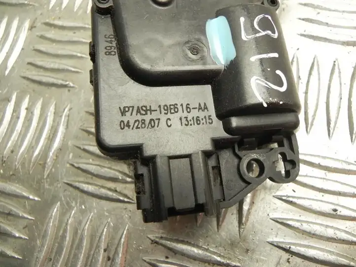 Nissan Pathfinder R51 (2005 - 2012) VP7ASH19E616AA Двигатель задвижки потока воздуха — фото 2