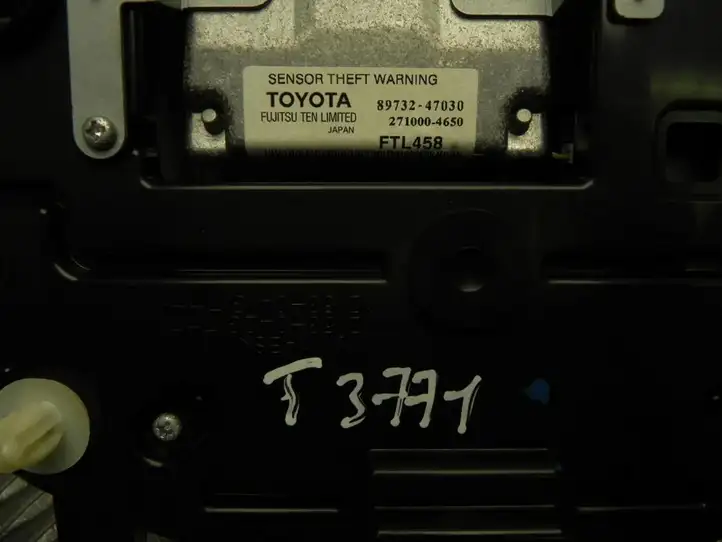 Toyota Prius (XW30) (2009 - 2015) 8973247030 Плафон салона — фото 4