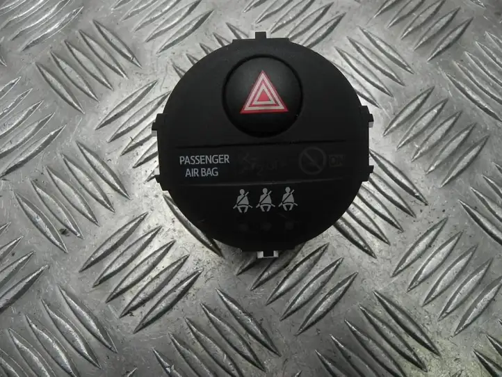 Toyota Yaris (2012 - 2014) 839500D080 Включатель аварийных фонарей — фото 1