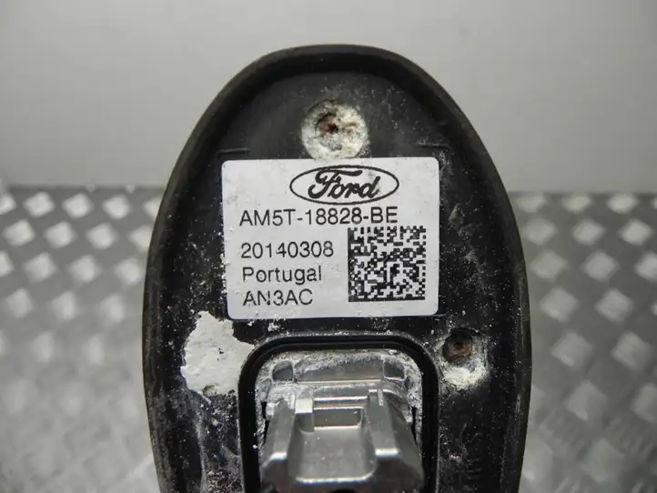 Ford Focus (2011 - 2015) AM5T18828BE Усилитель антенны — фото 2