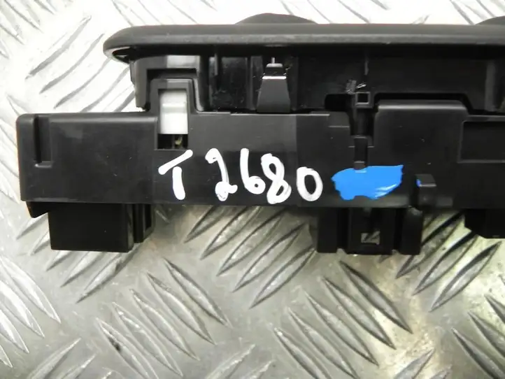 Ford Ecosport (2013 - 2018) EN1514A132BA Кнопка стеклоподъемников — фото 3