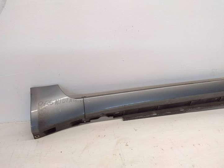 Audi A4 (2004 - 2009)  8E0853860 Порог