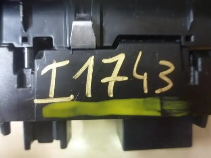 Ford Fiesta (2009 - 2012) 8A6T14A132DC Кнопка стеклоподъемников — фото 4