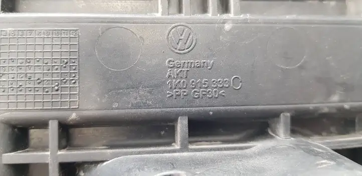 Volkswagen PASSAT B6 (2005 - 2010) 1K0915333C Площадка аккумулятора — фото 3