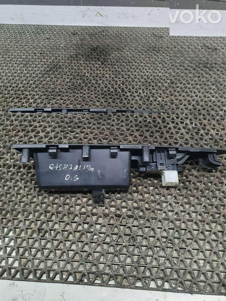 Nissan Qashqai (2013 - 2017)  829604EA0AX Кнопка стеклоподъемников