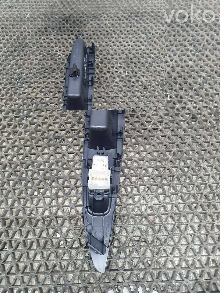 Nissan Qashqai (2013 - 2017)  829604EA0AX Кнопка стеклоподъемников