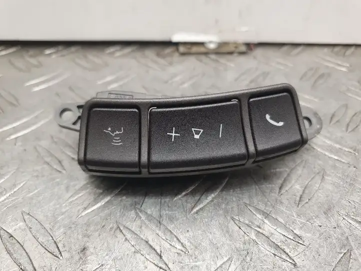 BMW 7 E65 E66 (2001 - 2008) 6911585 Кнопки на рулевом колесе — фото 1