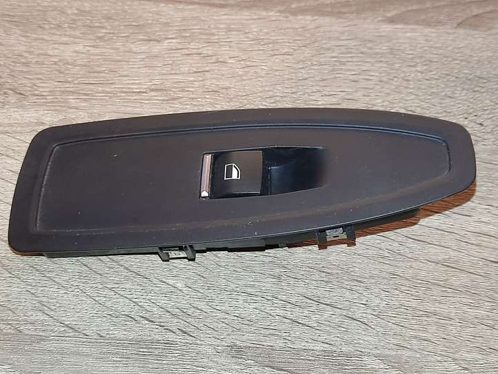 BMW M3 F80 (2014 - 2020)  7403883 Кнопка стеклоподъемников
