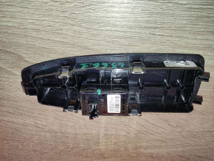 BMW 3 F30 F35 F31 (2012 - 2018)  7240421 Кнопка стеклоподъемников