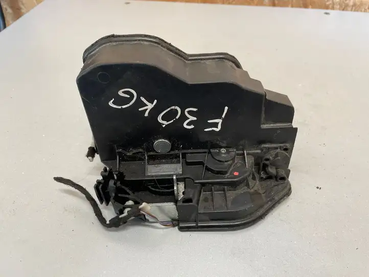BMW 3 F30 F35 F31 (2012 - 2018) 7202147 Замок задней двери — фото 1