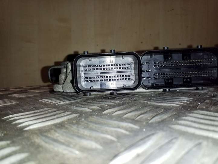 Kia Sorento (2009 - 2014)  0281017609 Блок управления двигателя