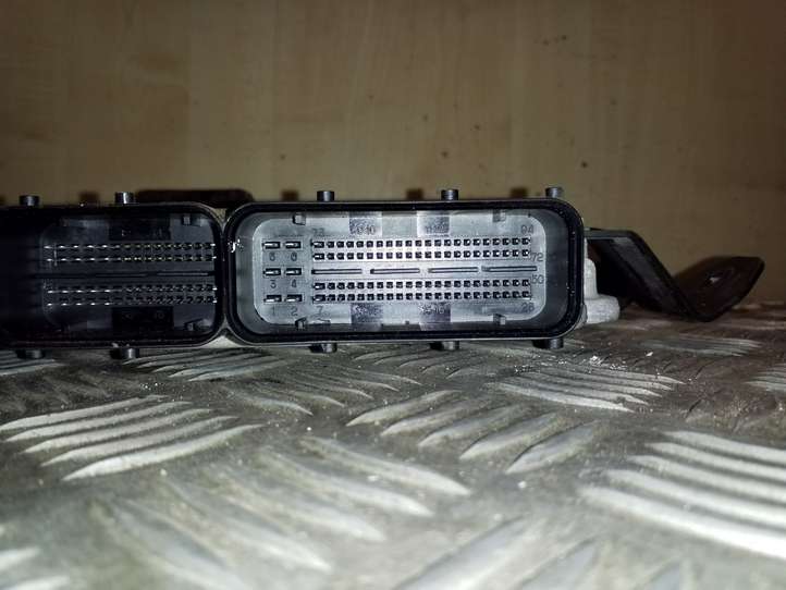 Kia Sorento (2009 - 2014)  0281017609 Блок управления двигателя