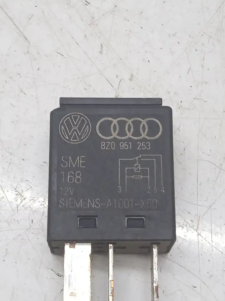 Audi A4 S4 B6 8E 8H (2000 - 2006) 820961253 Другое реле — фото 2
