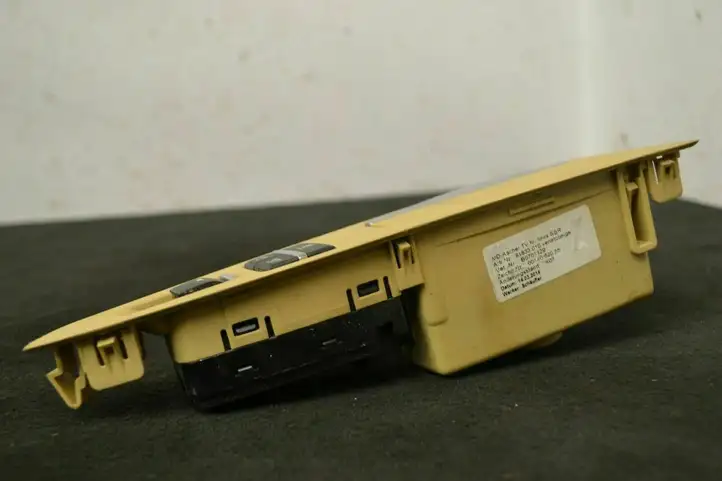 BMW 7 F01 (2008 - 2016) 9204862 Кнопка стеклоподъемников — фото 3