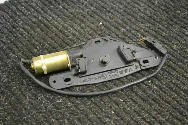 BMW 5 E39 (1996 - 2003) 8362371 Доводчик крышки багажника — фото 5