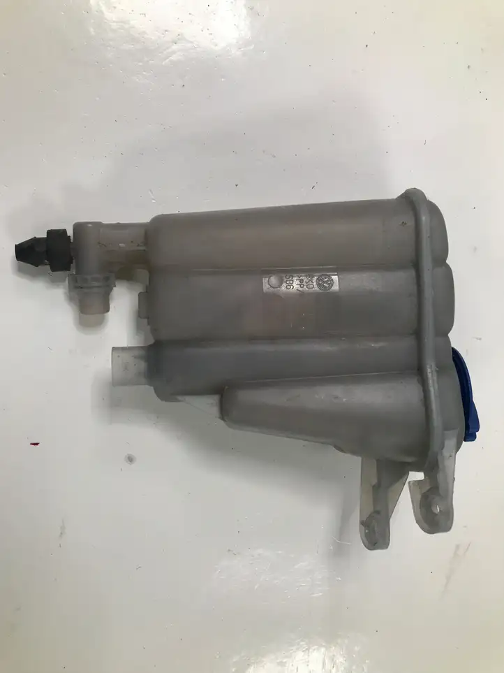 Audi Q5 SQ5 (2012 - 2017) 8K0121403Q Расширительный бачок — фото 3