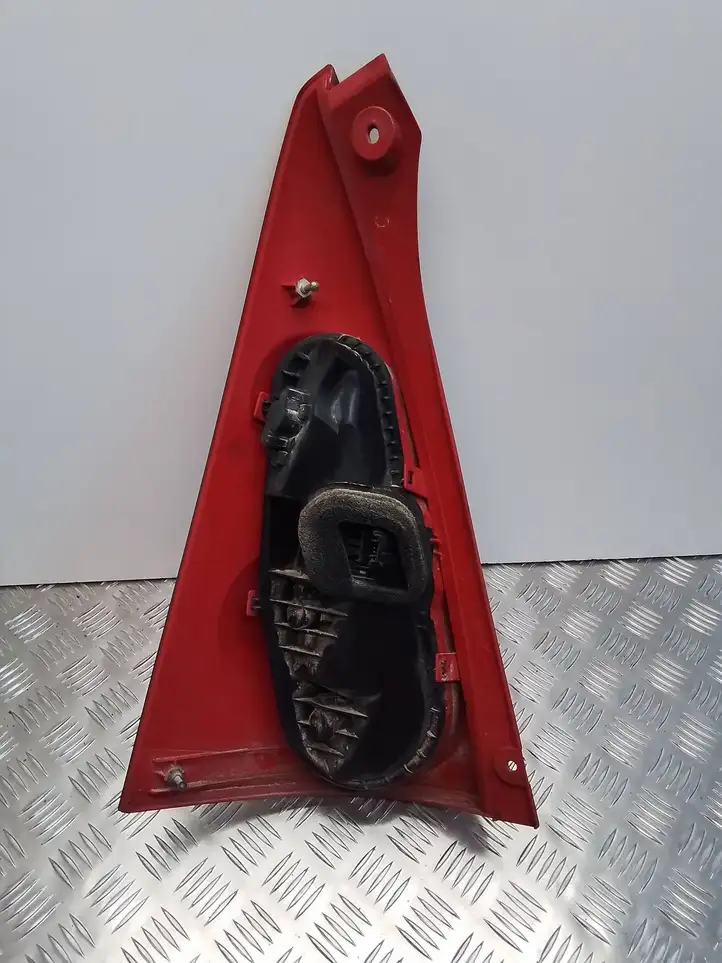 Peugeot 107 (2005 - 2008) 81550-0h040 Задний фонарь в кузове — фото 3
