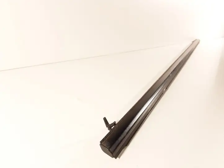 Honda Civic (2006 - 2011) Накладка стекла задней двери — фото 3