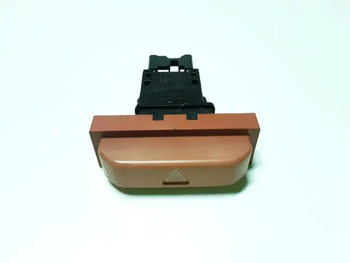 Nissan X-Trail T30 (2001 - 2007) 06016 Включатель аварийных фонарей — фото 1