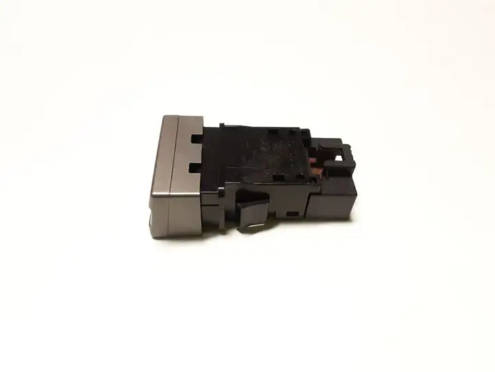 Nissan X-Trail T30 (2001 - 2007) 06016 Кнопка обогрева стекла — фото 3